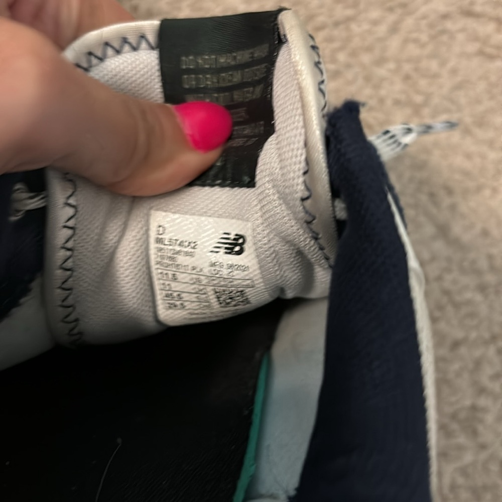 Men’s 11.5 New Balance - Picture 4 of 5